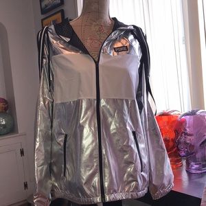 BNWT & IN PKG VS PINK anorak & cinch tote